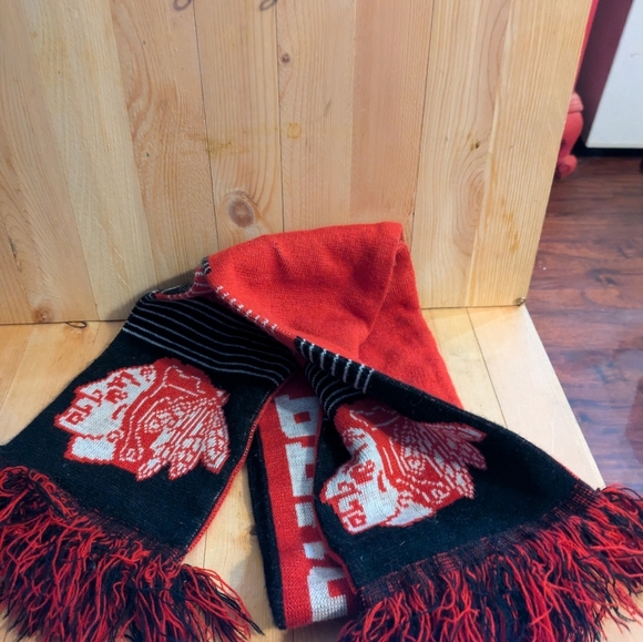 Chicago Blackhawks Red and Black Sports Team Scarf - Picture 7 of 7